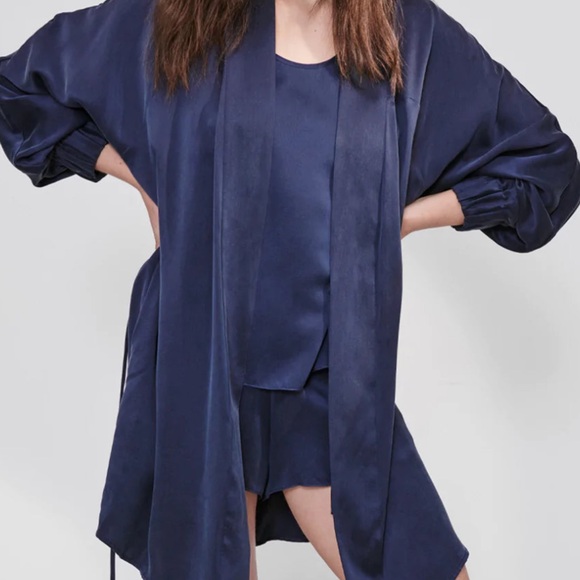 Lunya Washable Silk Robe - Picture 8 of 16